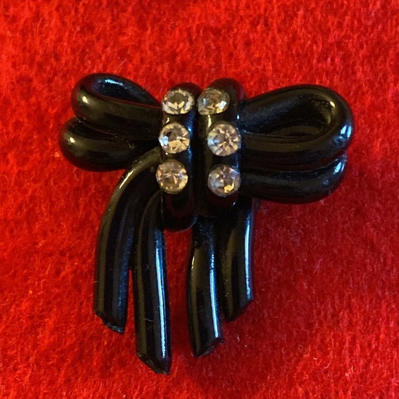 Black Art Deco Bow Design Earrings - Picture 11 of 12